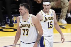 开云体育-东契奇在SKT比赛中突破纪录，连败引发热议！的简单介绍