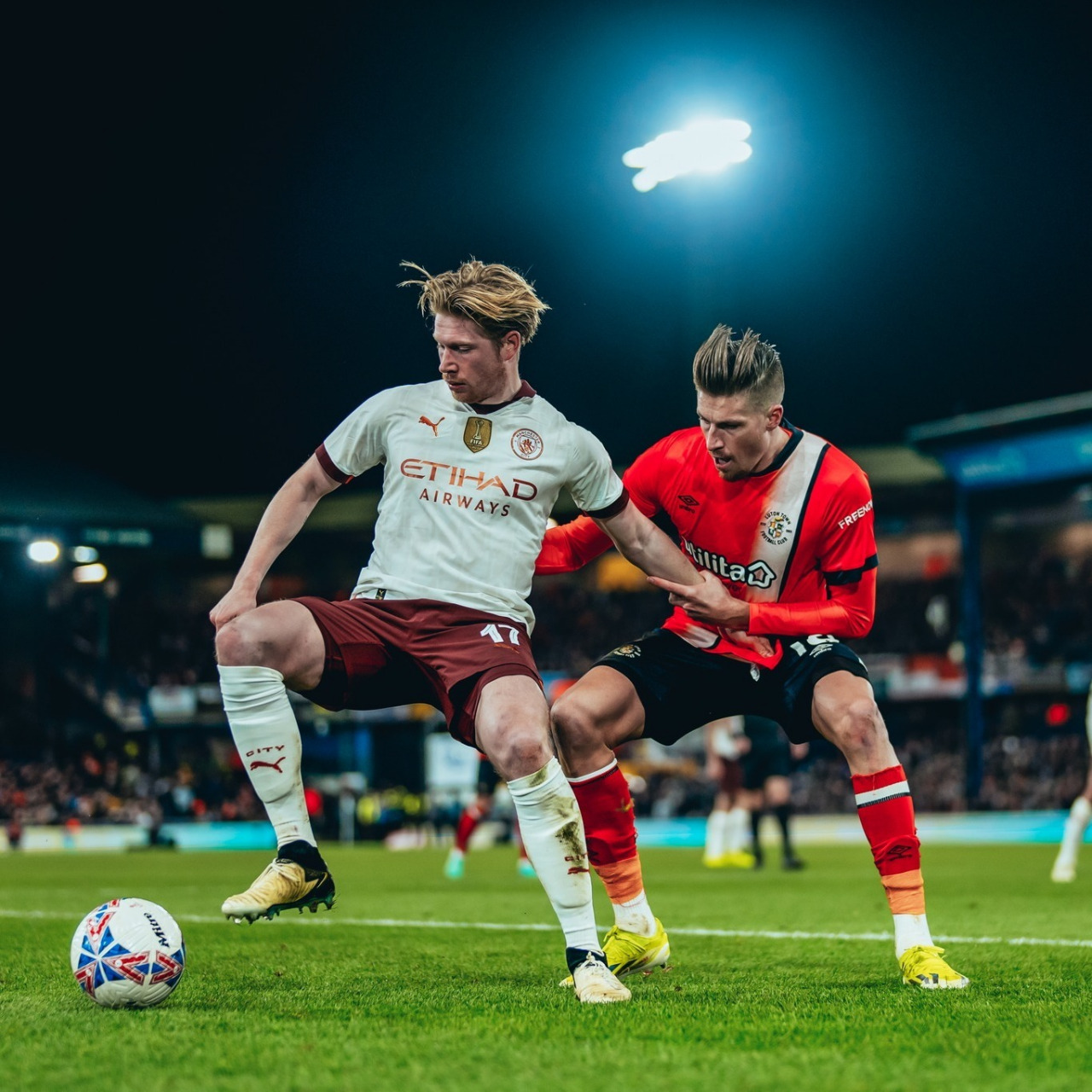 关于德布劳内巅峰对决，哈兰德与30激战西班牙队分钟，势不可挡胜负难料！的信息